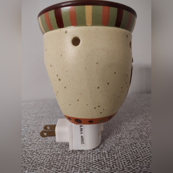 Wax Warmer - Floral Ceramic Plug-In - Picture 3 of 6